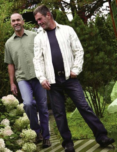 Will Goodman (L) and Michael Schultz (R) dream big when it comes to their gardens – and they have the skills and know-how to make it happen. Every detail, from the light green hydrangeas to the striped walkway are planned and executed in detail.