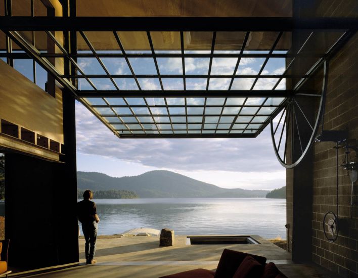 <strong>Chicken Point Cabin</strong><br />
Northern Idaho, USA<br />
Design Principal: Tom Kundig<br />
Ben Benschneider / Olson Kundig