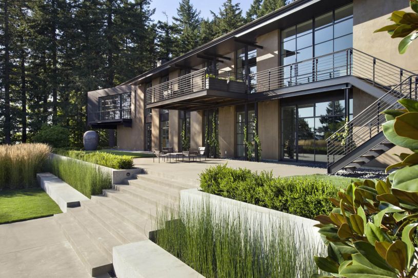 <strong>Portland Hilltop House</strong><br />
Portland, OR, USA<br />
Design Principal: Tom Kundig<br />
Roger Wade / Olson Kundig