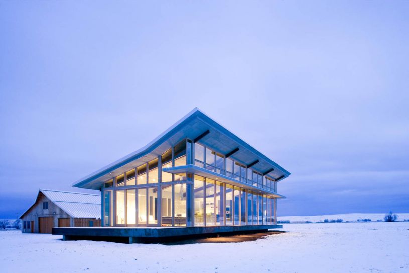 <strong>Glass Farmhouse</strong><br />
Eastern Oregon, USA<br />
Design Principal: Jim Olson<br />
Tim Bies / Olson Kundig