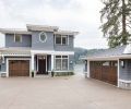 The final layout of the home emphasized an almost seamless flow between the indoors and outside, and from level to level. Now visitors come by car and boat.