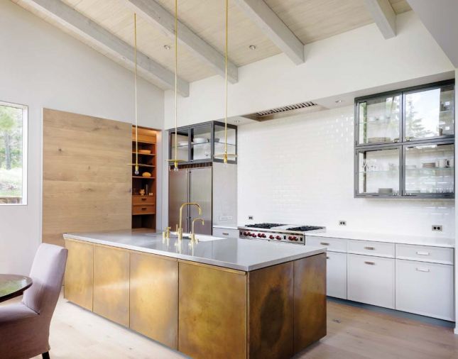Byskiniewicz was looking for rich, earthy, and beautiful materials for the kitchen island to distance the look from the previous mountain lodge style.