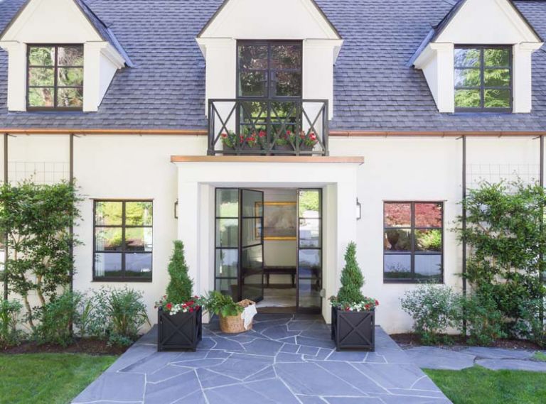 Brachvogel expanded the portico to protect the entry from weather.