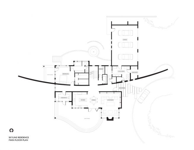 Sited in an east-west orientation to maximize exposure to the sun, the home is built around a gently curved gallery-like central hallway. “Curving the walls makes it more visually interesting than a long, straight hallway,” says Nathan.