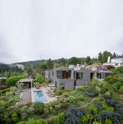 The flat zinc roof remains dry, in part, by utilizing rain screen construction with air gaps. “If water does get in,” says Tankersley, “it has somewhere to go before it tries to go inside.”
Photography © Jeremy Bittermann