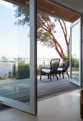  The deck is made from Ipe, a Brazilian hardwood with a high oil content that naturally resists weather and wear. “They left it unfinished, which lets it go to a nice silvery gray color over time,” says Rausch.