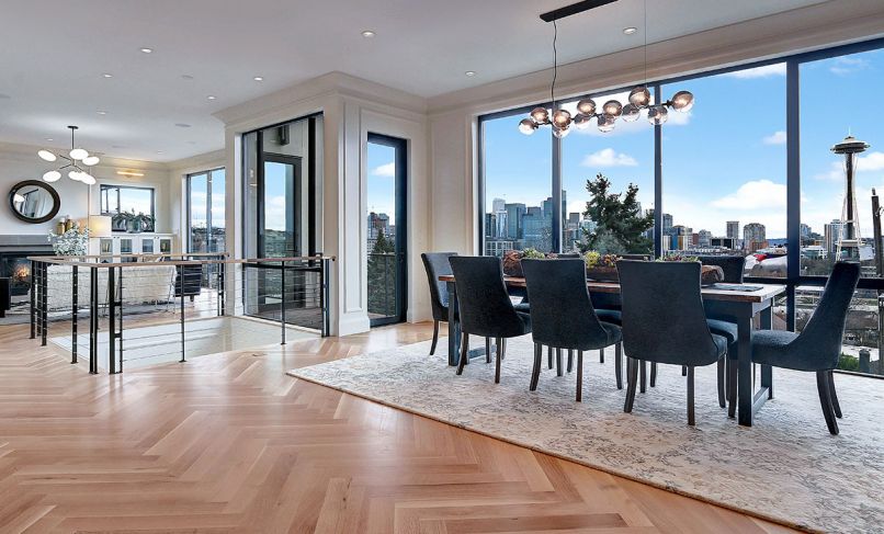 By reverse-positioning the living and dining areas upstairs on the top floor, Rogers and Hale give homeowners the opportunity to fully enjoy the spectacular views of downtown Seattle’s iconic Space Needle. A pair of Fleetwood doors open onto a balcony tucked between the two main rooms, while a floor-to-ceiling Fleetwood window provides a view downward into the first-floor entry foyer. The U-shaped central staircase with capped skylight rises directly behind it, opening onto the view.