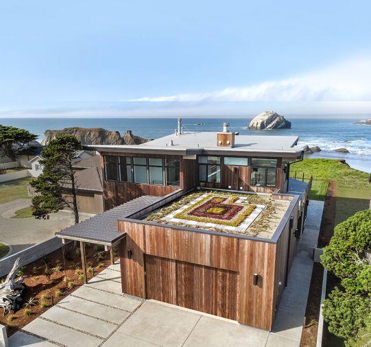 View of roof garden atop three-car garage. Eichelberger chose Ipe siding for its ability to hold up well amidst coastal weather compounded by combo of hot sun and heavy moisture with 55-year-life-expectancy.