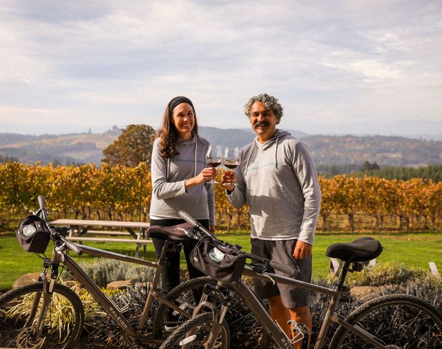Book an e-bike tour with Wine de Roads to see wine country from two wheels. Photography © Taste Newberg.