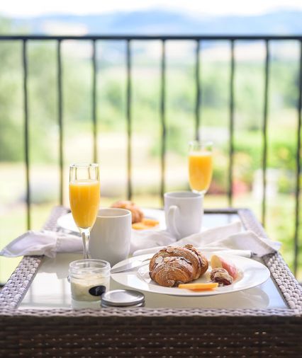 Breakfast at The Setting Inn is delivered directly to your door. Photography © Bob McClenahan.