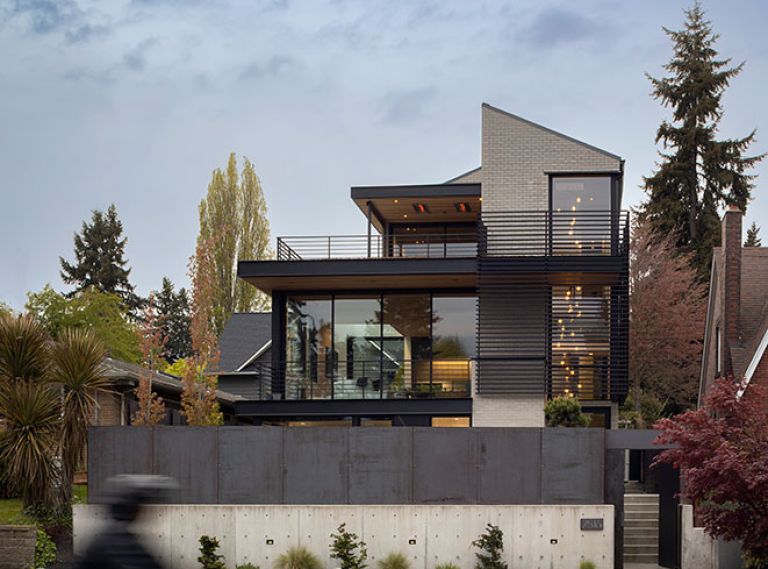 Designed by architect Ryan Stephenson and constructed by Travis Gaylord of Alchemy Building Company, this project is “not your standard box with white siding,” says Gaylord. The façade combines Mutual Materials Slim Brick with Marvin Ultra windows from Cherry Creek Windows & Doors.