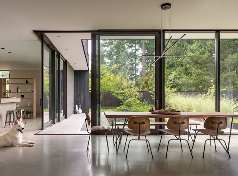 The Yo-Ju Courtyard House is designed by Wittman Estes and built by DME Construction. It opens to a rear courtyard, which fosters privacy and a place for the owners’ three children to play. Expansive glass doors by Quantum line two walls, so as to merge the interior and exterior, and create partial views through the main floor. In the dining room, a Dylan Dining Table from CB2 is lit by a Stix LED Pendant Light by Sonneman Lighting.