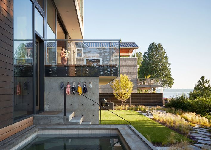 “Since the West side of the site is a full story below, the middle floor gets its own outdoor space, and the lower floor gets its own yard,” says Wong, yet there’s still visual connection. The hot tub has a custom retractable wood cover, fabricated by Dovetail and designed by Heliotrope.