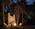 The flat roof offers space for a lounge and an elevated garden.