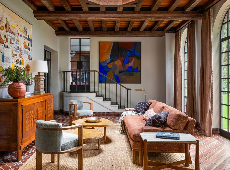 Homeowners’ Gaylen Hansen artwork. Lucca Antiques lamp adorns Charles Dudouyt credenza. Hoedemaker Pfeiffer sourced Margaret Tomkins art from Housewright Gallery. Ralph Pucci India Mahdavi tables echo Home House Coop chairs. Turabi Rug Gallery sisal atop 1995 terracotta tile flooring.