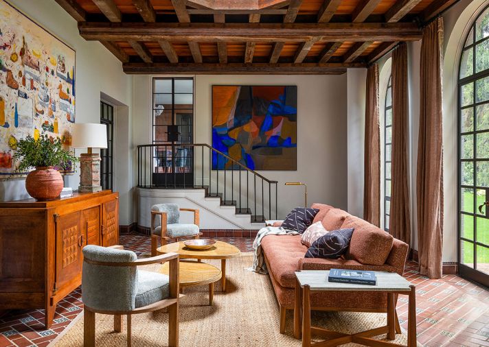 Homeowners’ Gaylen Hansen artwork. Lucca Antiques lamp adorns Charles Dudouyt credenza. Hoedemaker Pfeiffer sourced Margaret Tomkins art from Housewright Gallery. Ralph Pucci India Mahdavi tables echo Home House Coop chairs. Turabi Rug Gallery sisal atop 1995 terracotta tile flooring.