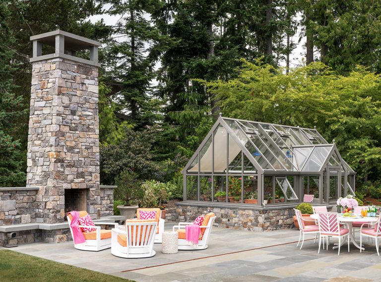 After spotting the English Hartley Botanic greenhouse a few years ago, the homeowners found the perfect spot for it on the back patio. Furniture includes powder coated aluminum swivel chairs from Sutherland Furniture and McKinnon Harris table and chairs with Thibaut fabric from the Dixon Group.