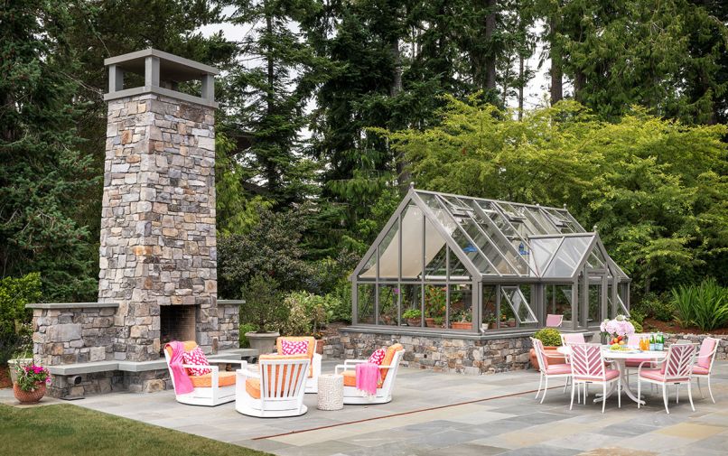 After spotting the English Hartley Botanic greenhouse a few years ago, the homeowners found the perfect spot for it on the back patio. Furniture includes powder coated aluminum swivel chairs from Sutherland Furniture and McKinnon Harris table and chairs with Thibaut fabric from the Dixon Group.