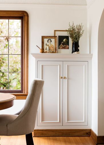 The cramped kitchen in this West Seattle Tudor is transformed into a bright and airy family hub worthy of the home’s classic warmth and charm.