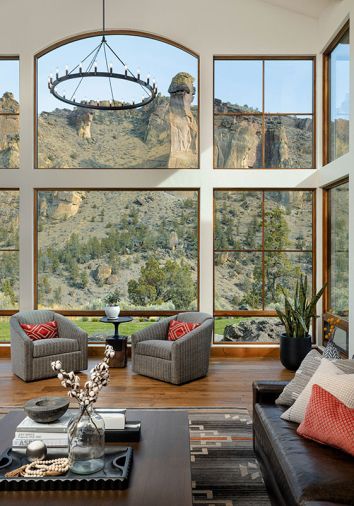In the living room, a Maxwell Leather Sectional from RH joins a 100% Southwest Wool Rug from Southwest Looms and custom swivel chairs from Kravet Furniture. Benjamin Moore “Linen White” paint covers the light hand-textured walls throughout the home.
