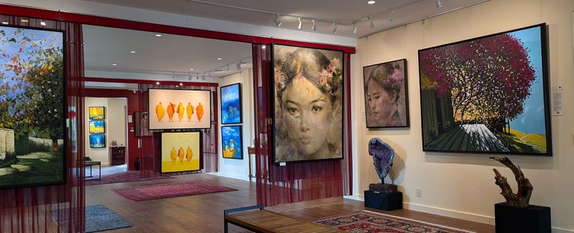 Toriizaka Contemporary Fine Art gallery in Sisters. Exploring over 200 quaint shops, studios, and galleries is worth the trip for one-of-a-kind hand-crafted treasures. Central Oregon is home to a thriving community of artisans and craftspeople designing highly collectible pieces in fashion, furniture, art, sculptures, jewelry and even musical instruments.