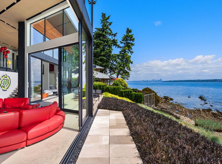 This home has a front row seat to nature’s play, thanks to a rear façade composed of Marlin Windows and Fleetwood Doors from Windows, Doors & More. “Even if it’s cold outside, we open the doors two inches,” says the owner.
