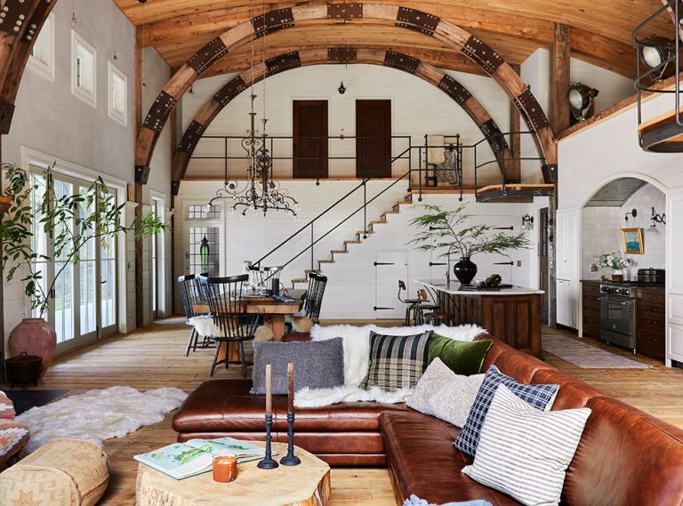 Anne designed the open plan’s large spaces with parties and festivities in mind. Stained glass windows enhance warm woods, white milk paint and tinted plaster walls.