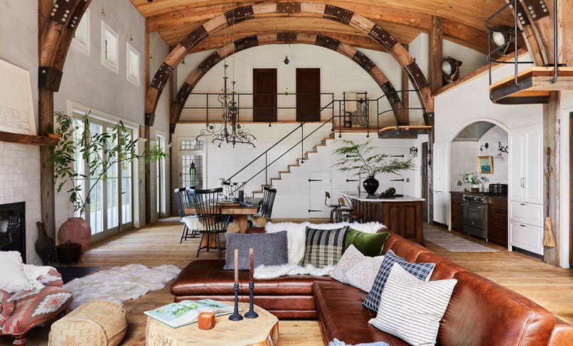 Anne designed the open plan’s large spaces with parties and festivities in mind. Stained glass windows enhance warm woods, white milk paint and tinted plaster walls.