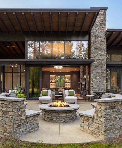 The architects cleverly tucked an outdoor room into the rear facade, to shelter occupants from wind. Hansell’s team crafted benches with a split in-between to capture the view.