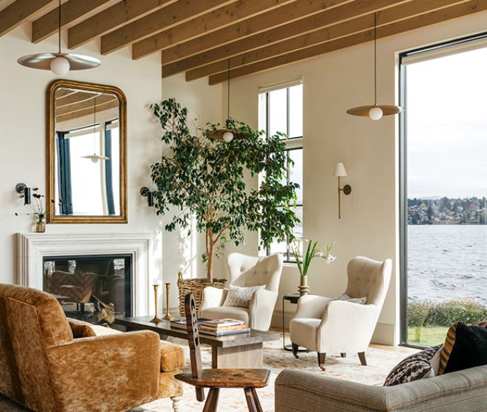 With twelve-foot-high ceilings throughout the main floor, furnishings were selected to complement the scale of the space, as well as provide ample seating for the owners, who like to entertain.