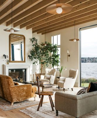 With twelve-foot-high ceilings throughout the main floor, furnishings were selected to complement the scale of the space, as well as provide ample seating for the owners, who like to entertain.