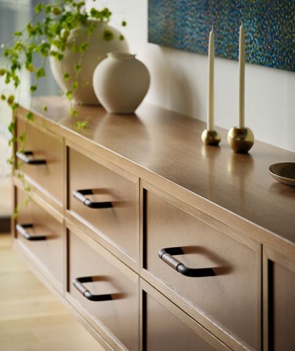 The dining room&rsquo;s floating buffet is by Northwest Custom Interiors, with Tanner&rsquo;s Craft hardware.