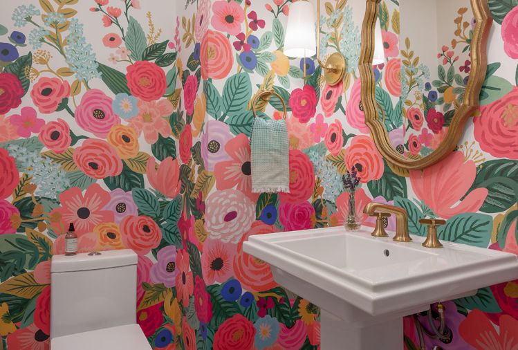 In the powder bathroom, Everitt embraced color with a multi-hued floral wallpaper from Rifle Paper Co. paired with an antique mirror, creating one of the home&rsquo;s boldest moments.