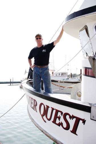 Many charter operators offer crabbing trips and provide facilities for cooking the crabs back at the docks for an additional fee.