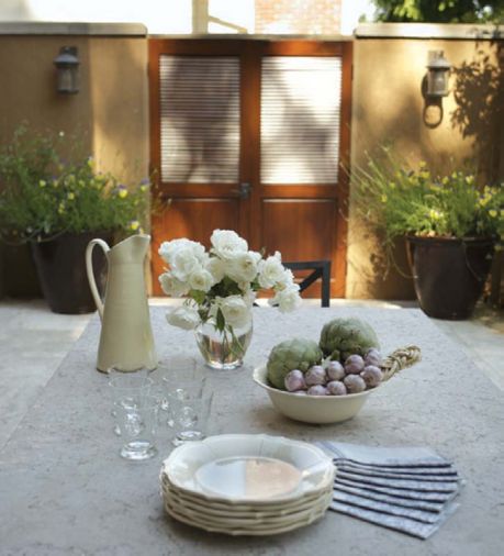 When the Brennekes were unable to find a table suitable for the dining room chairs they liked, Kiest designed one that suited both the chairs and the allotted space. French doors off the dining room open onto the back yard, where the Brennekes’ Italian greyhounds love to play.