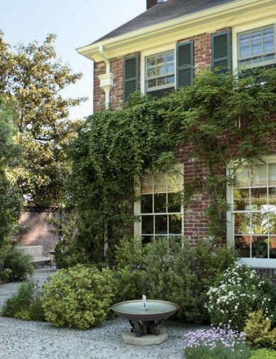 When Susan and John Bates purchased their home in Portland’s Riverwood neighborhood in 2002, they knew that its garden came with some serious horticultural credentials. Its original gardener, Lady Ann McDonald, was the no less accomplished sister of renowned Portland plantswoman Jane Platt.