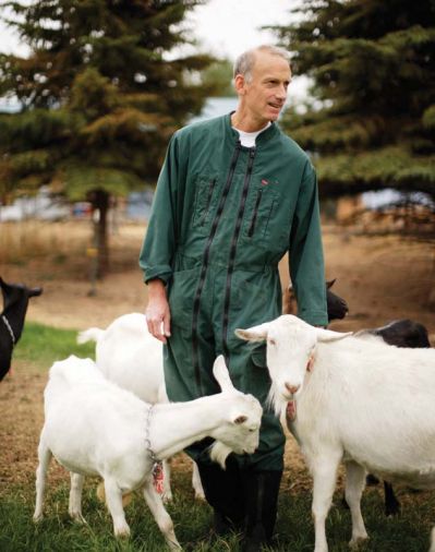 The yearly precipitation at Juniper Grove Farm’s Central Oregon location is very low and the warm days and cool nights equate to excellent animal health.