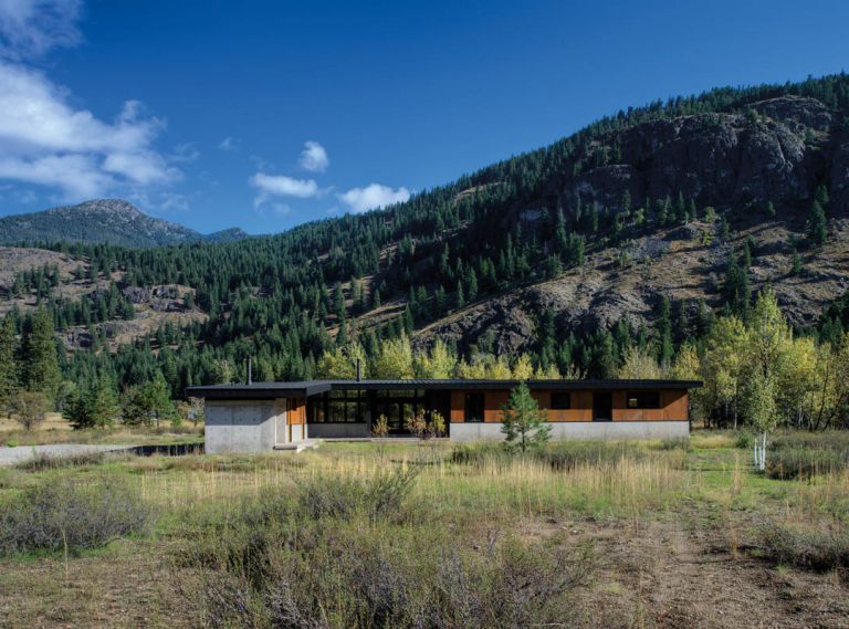 Tim Hammer of CAST Architecture wrapped the structure in fire-and-ice resistant energy-efficient, aluminum-lined windows, corten steel panels and a four-foot-high concrete skirt. The bronze-hued steel panels and pale gray concrete blend beautifully, especially in summer, with the hardscrabble landscape of stones, grasses and trees. The glossy white panels covering the interior and veranda ceilings beguilingly bring the outside in.