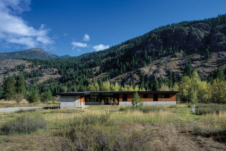 Tim Hammer of CAST Architecture wrapped the structure in fire-and-ice resistant energy-efficient, aluminum-lined windows, corten steel panels and a four-foot-high concrete skirt. The bronze-hued steel panels and pale gray concrete blend beautifully, especially in summer, with the hardscrabble landscape of stones, grasses and trees. The glossy white panels covering the interior and veranda ceilings beguilingly bring the outside in.