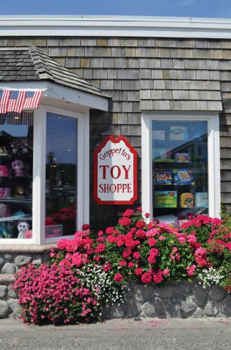 In midtown, at the intersection of Hemlock and Gower, Geppetto’s Toy Shoppe, 200 N. Hemlock, is a delightful destination for little visitors. Shelves are stocked with games, books and puzzles.