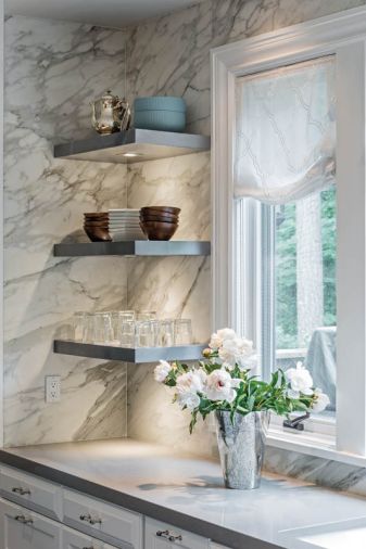 New floating shelves of zinc are equipped with LED lights and provide a display area.