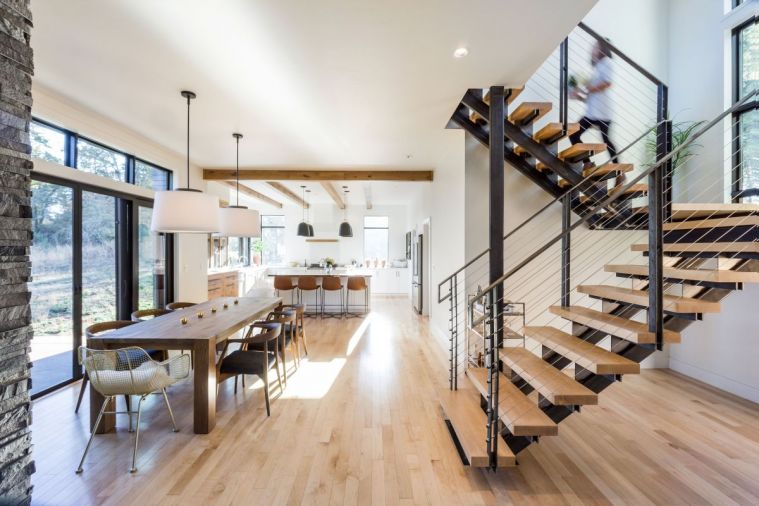 Light pours through the windows of this home, which was specifically sited and designed to capture every bit of that precious Oregon sunlight. Inside, an airy feel is anchored by the judicious use of rustic materials like stone, leather, and knotty oak.