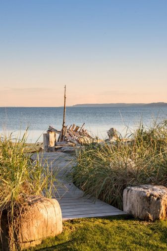 Sea, sand, sun, and salt spray. The perfect qualities for a second site are, paradoxically, also the things that endanger it. 
But on the windswept southern end of Whidbey Island, this family retreat combines nautical themes, industrial design, 
and a casual vibe with some serious durability features to ensure many multigenerational gatherings to come.