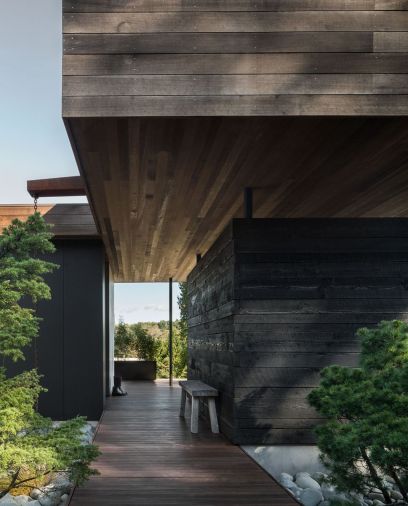 The home is structured around an internal courtyard that makes spending time in the outdoors easy. Rock gardens planted with evergreens and grasses evoke alpine terrain, while mellow cedar siding provides a soothing backdrop. © Andrew Pogue